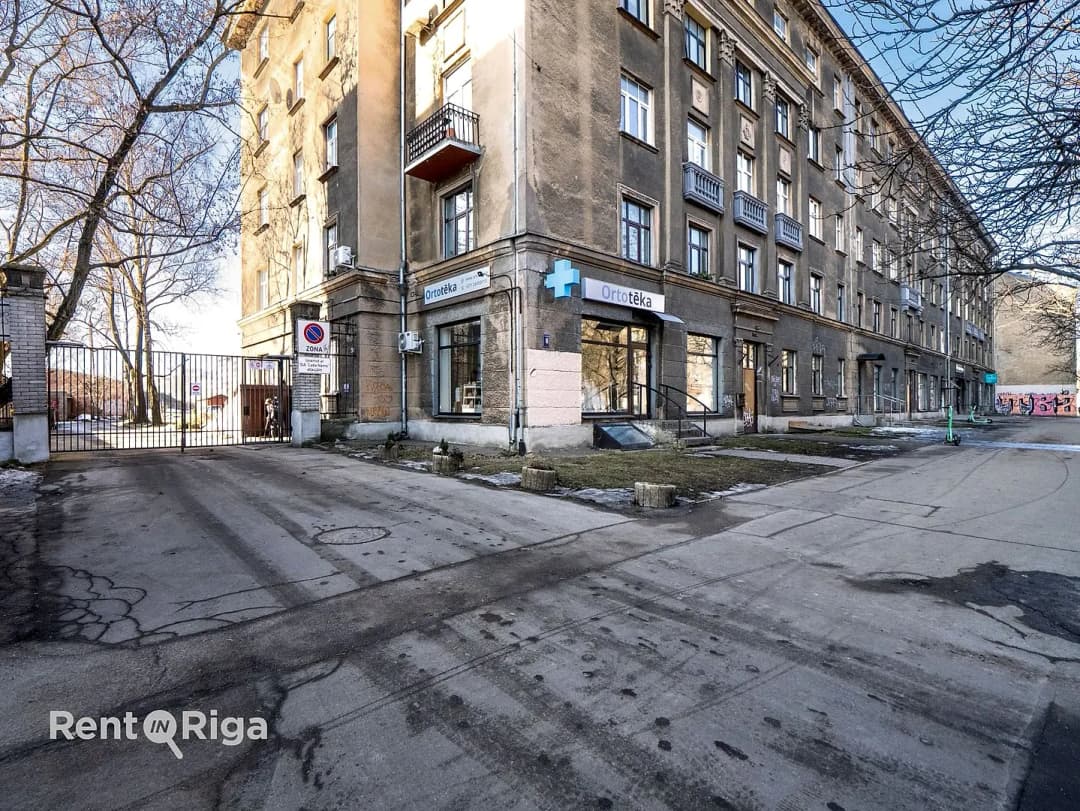 Pērnavas 6, Centrs