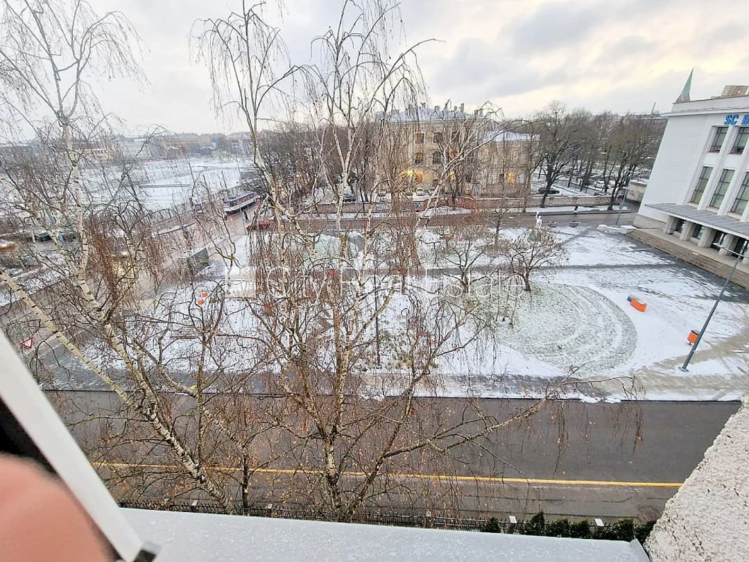 Fasādes māja, renovēta māja, slēgts pagalms, ieeja no ielas, kāpņu telpa pēc kosmētiskā — bilde 2
