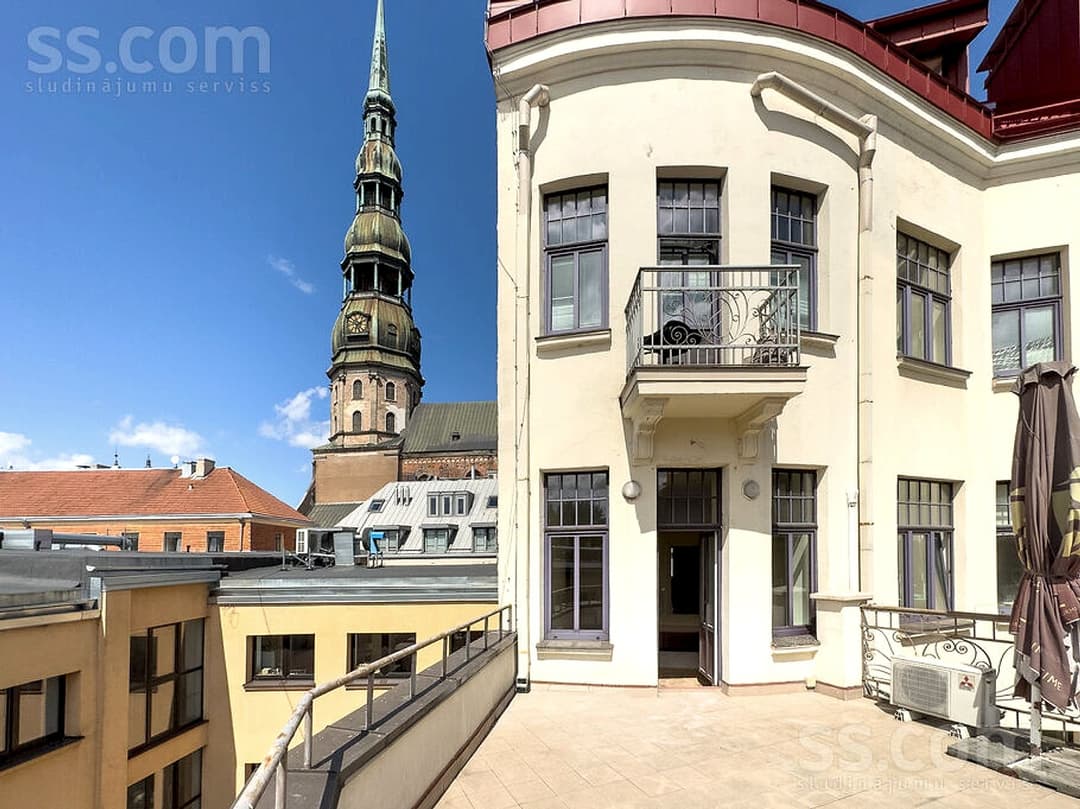 5 istabu dzīvoklis — Grēcinieku 8