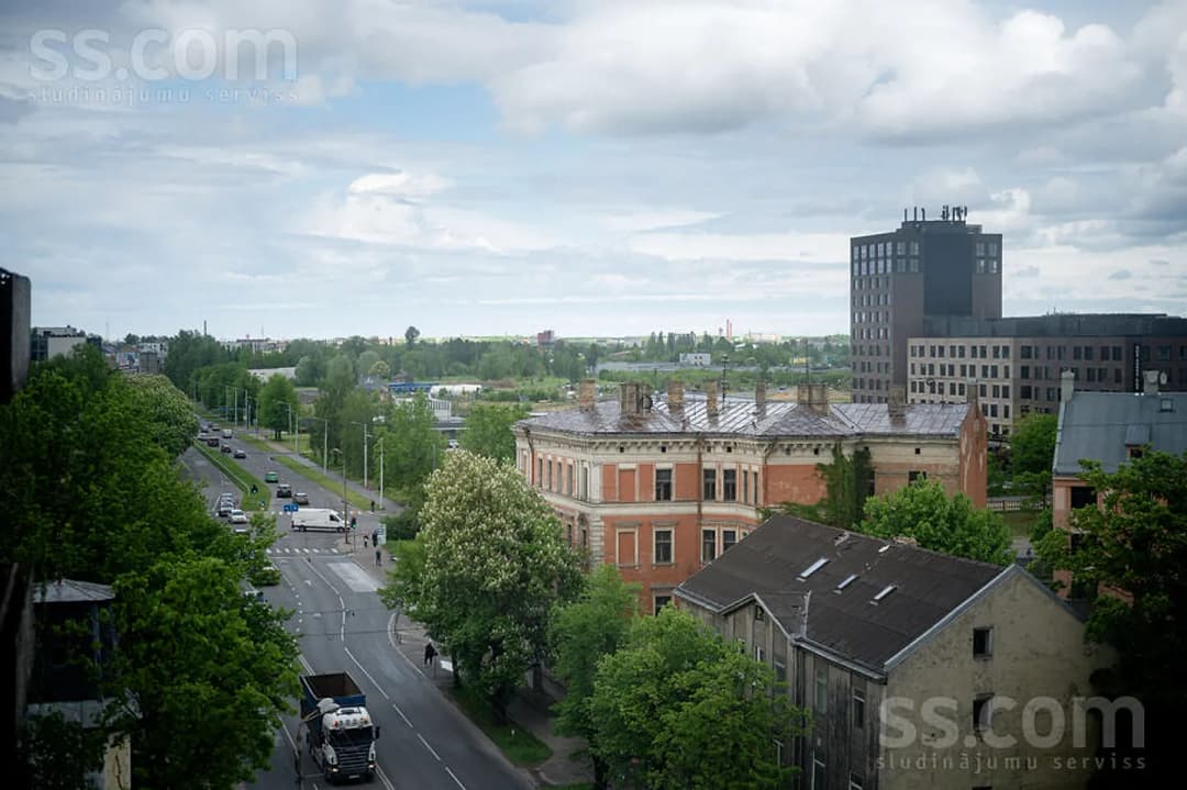 Trīsistabu dzīvoklis — Pulkv. Brieža 15 — vēl bildes