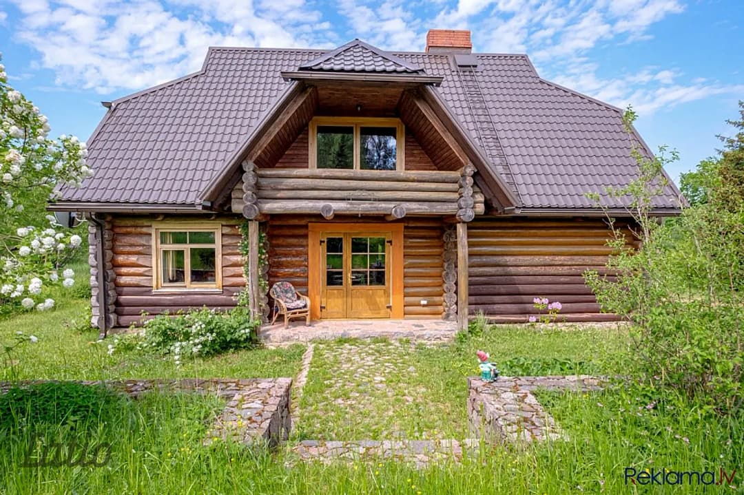 Pārdod pasakaini skaistu īpašumu Vidzemē, Cēsu novadā, Zaubes pagastā.
Īpašums ir miera — vēl bildes