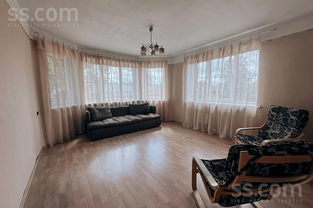 Trīsistabu dzīvoklis — Deglava 56