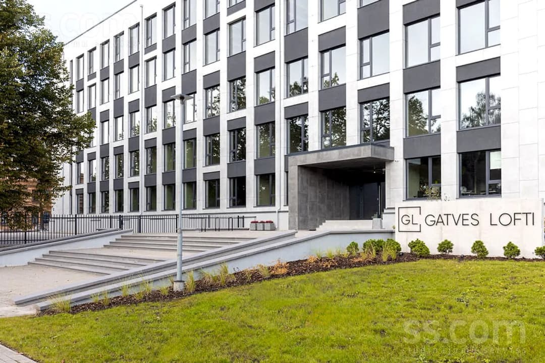 Trīsistabu dzīvoklis — Brīvības gatve 201