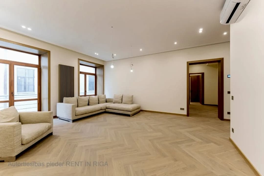 Tiek piedāvāts dzīvoklis Raiņa bulvārī, pašā pilsētas sirdī, skaistā jūgendstila ēkā, — bilde 3
