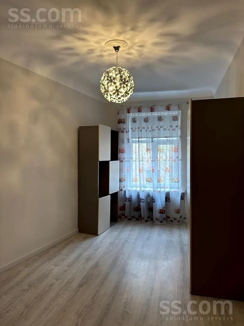 5 istabu dzīvoklis — Baznīcas 34 — vēl bildes