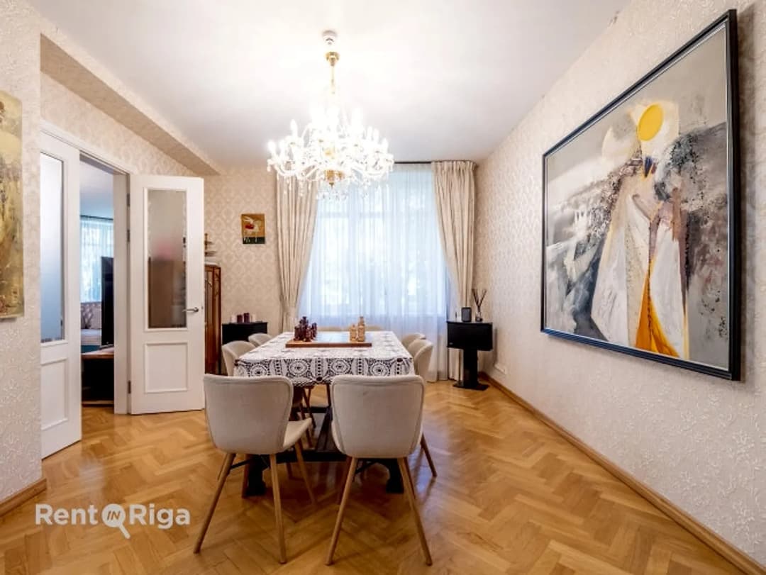 Eleganta mūra privātmāja vienā no pieprasītākajām Rīgas apkaimēm Mežaparkā. Īpašums — bilde 3