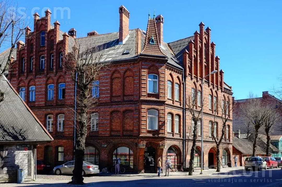 6 istabu dzīvoklis — Peldu iela 44