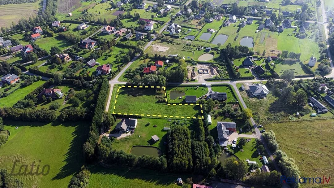 Skaistā, ainaviskā vietā pārdošanā zemes gabals privātmājas būvniecībai.
Piedāvājumā — bilde 4