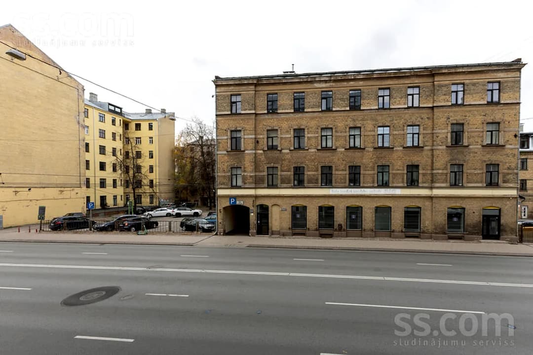 5 istabu dzīvoklis — Brīvības 142 — bilde 2
