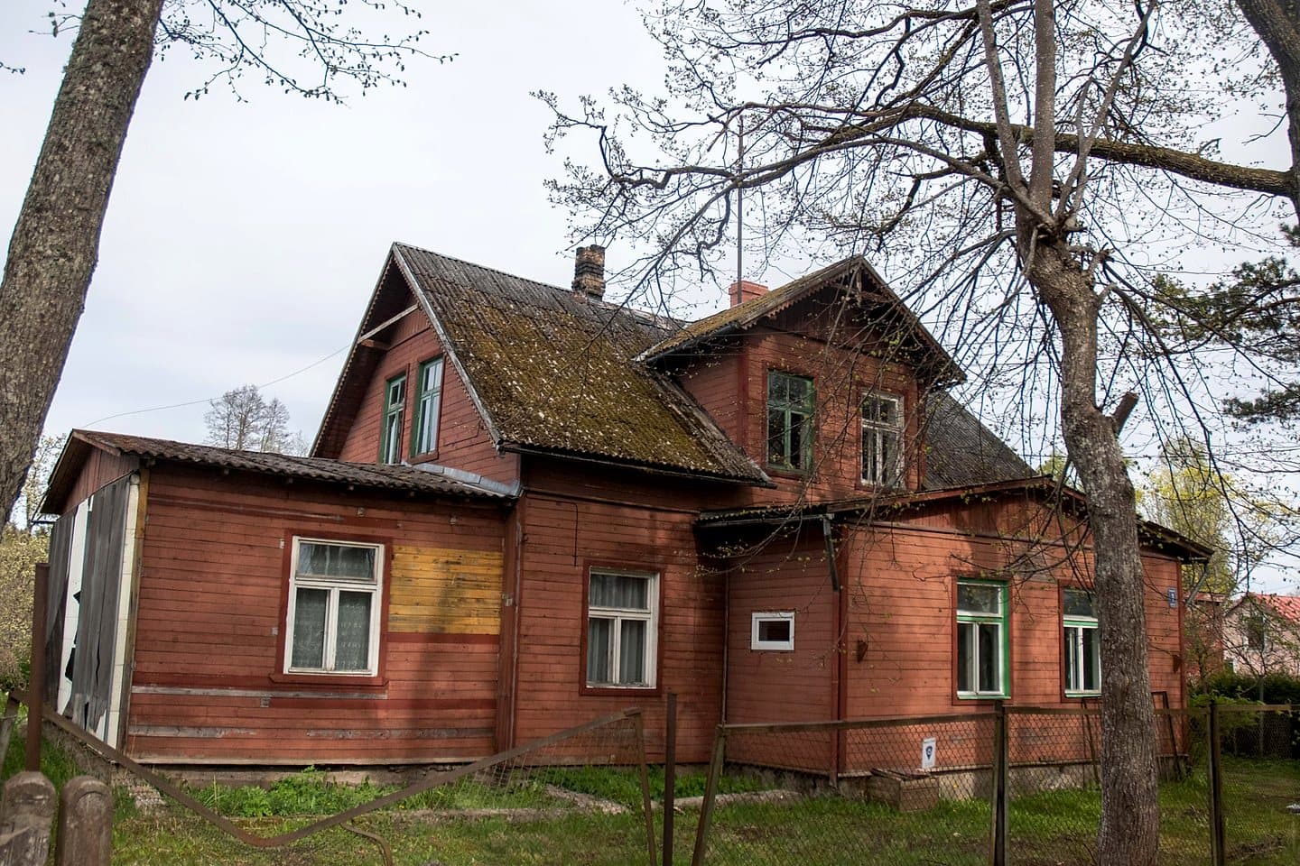 Pārdod māju 185 m2 ar zemesgabalu 2399 m2 Jūrmalā , Ķemeros