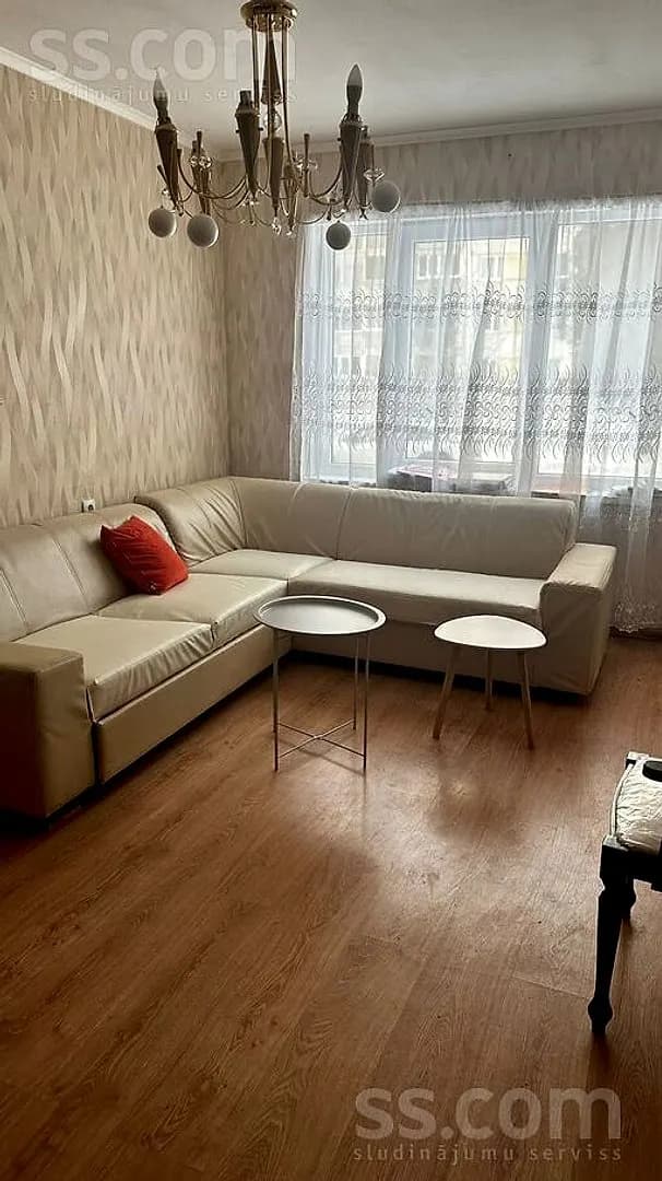 Trīsistabu dzīvoklis — Skolas iela 27a