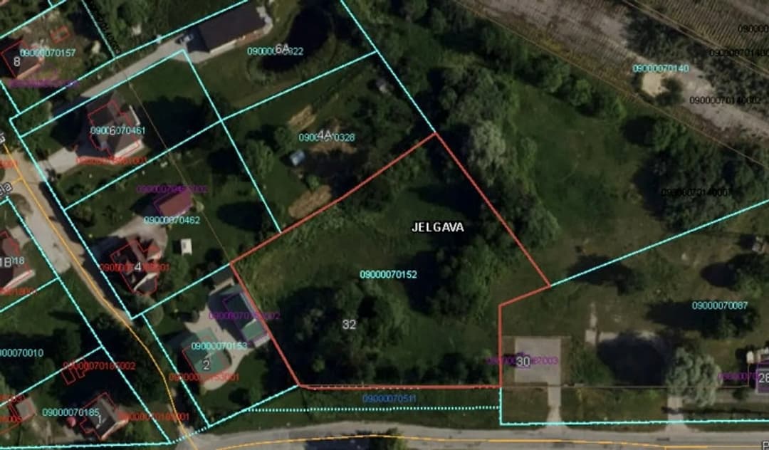 Zemes gabals Jelgavā ar P zonējumu. Pārdod zemes gabalu Platones ielā 32. Platība 0.4705 ha
