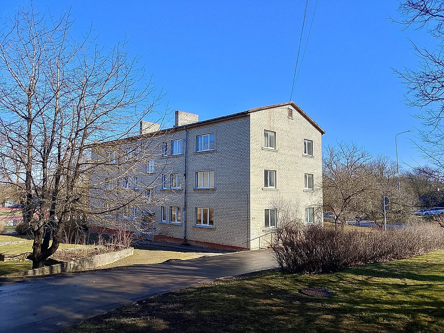 Jelgavas iela, Saldus, LV-3801, Latvija
Palīdzu pārdot gaišu un saulainu 2 istabu dzīvokli...