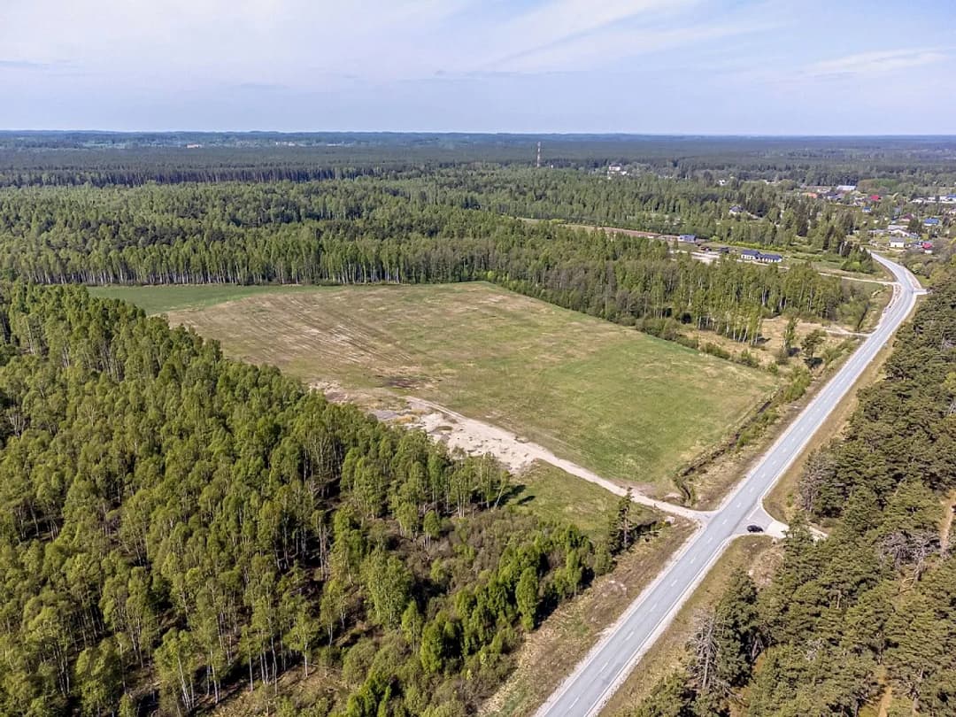 Pārdod gruntsgabalu, kas paredzēts privatai apbūvei, Plieņciemā, 300 m no jūras. Zemes — vēl bildes