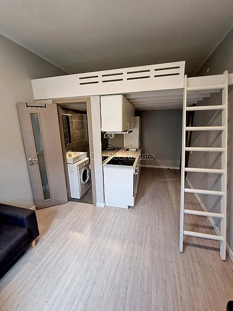 Fasādes māja, renovēta māja, slēgts pagalms, ieeja no ielas, kāpņu telpa pēc kapitālā — bilde 4