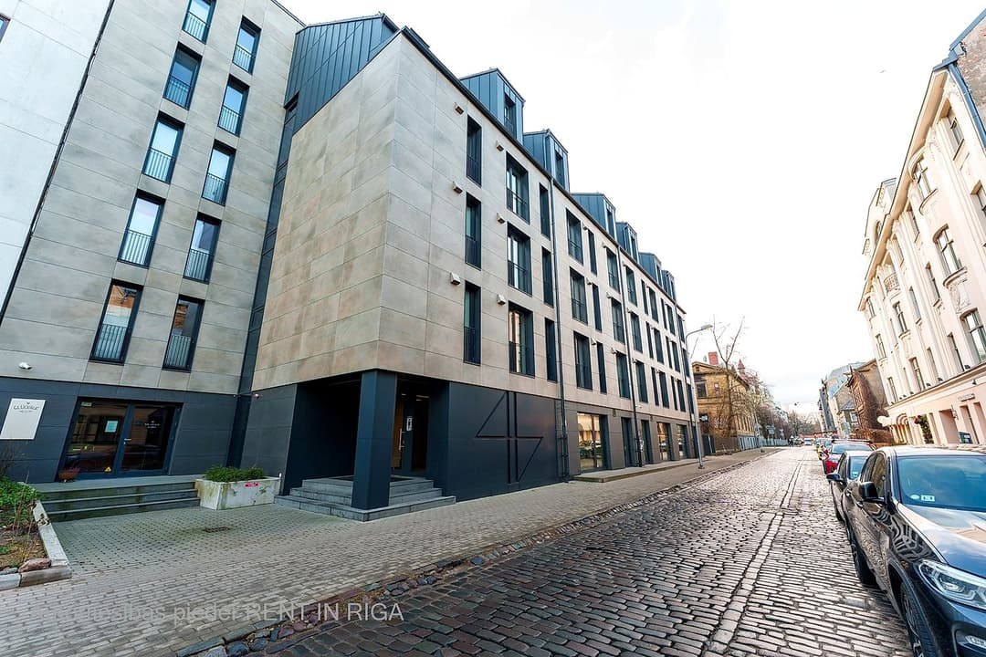 Strēlnieku 4b, Centrs
