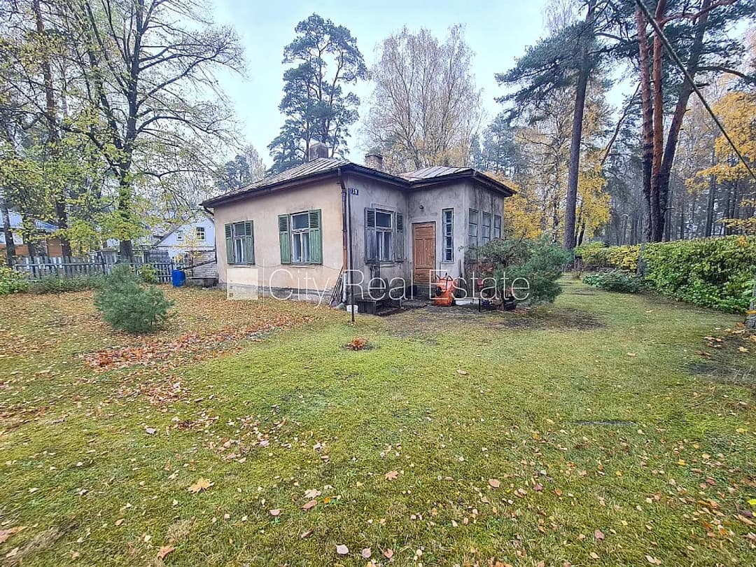 Zeme īpašumā, privātmāja, metāla jumta segums, labiekārtota apzaļumota teritorija 1448 m2, — bilde 2