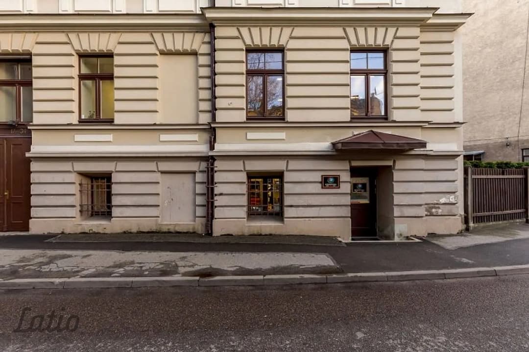 Pārdod plašas, daudzfunkcionālas telpas ar lielisku lokāciju Rīgas сentrā.
Telpu