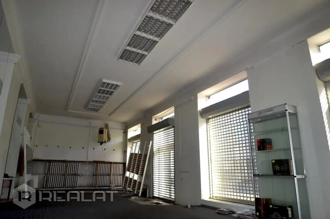Iznomā augstvērtīgas tirdzniecības telpas jaunā biroju ēkā Krasta rajonā. Blakus atrodas — bilde 2