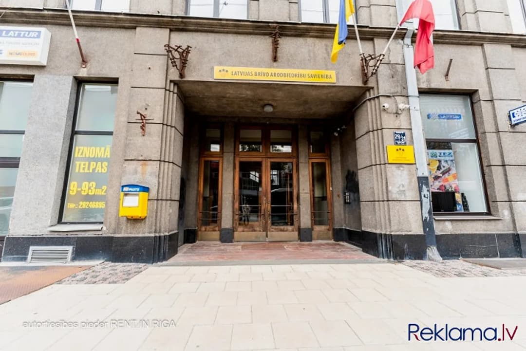 Biroji Latvijas laika ēkā Bruņinieku ielā 29/31. Iznomā 1 telpu. Ēkā pieejamas dažāda — vēl bildes