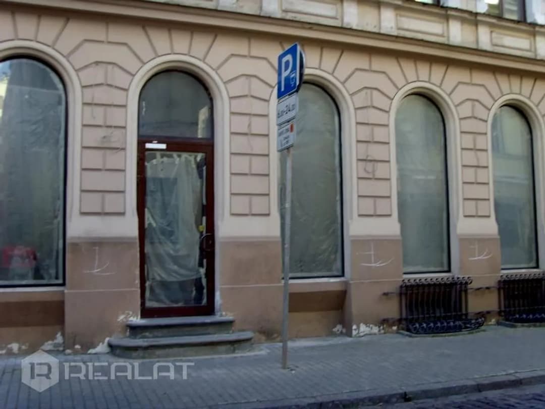Iznomā neapkurināmu , nesiltinātu angāru 751 m2 platībā. Angāram ir rampa un dzelzceļa