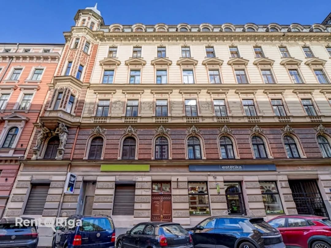 Izcila investīciju iespēja Rīgas centrā. Īpašums sastāv no pieciem dzīvokļiem ar foršiem — bilde 2