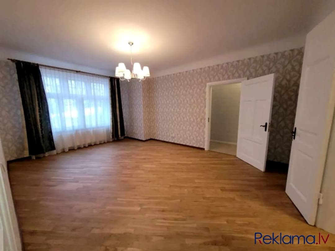 Tiek pārdots plašs, silts, daļēji mēbelēts, pēc kosmētiskā remonta 5 istabu dzīvoklis ar — bilde 3
