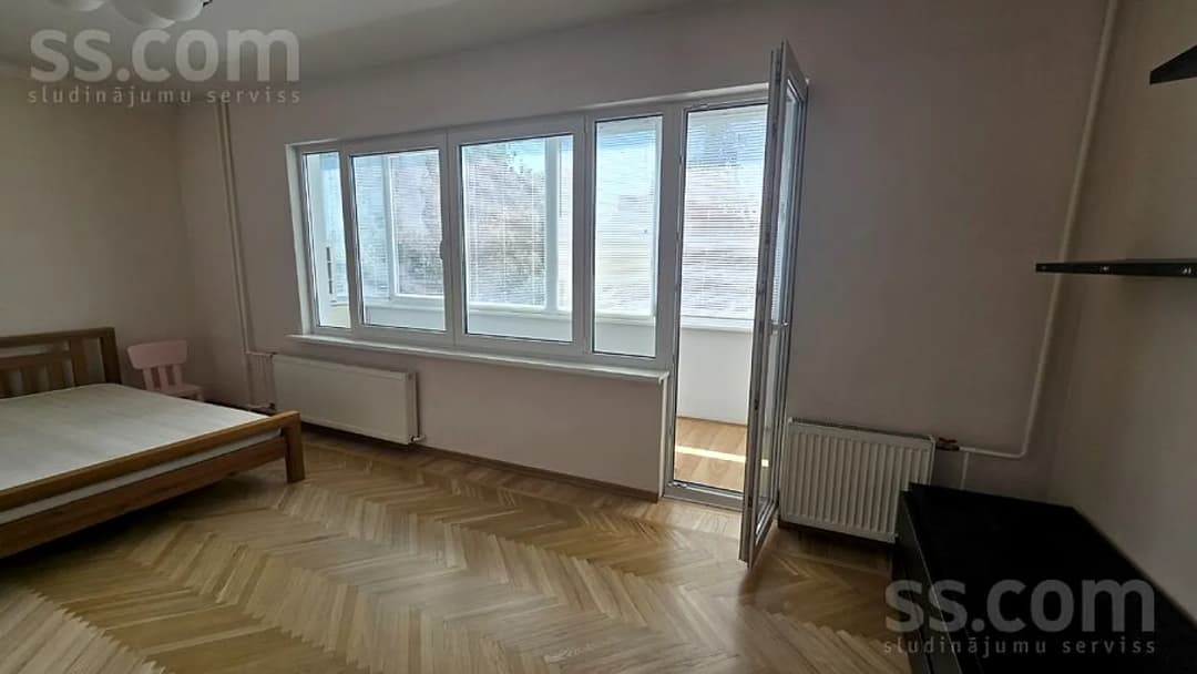 Trīsistabu dzīvoklis — Lielvārdes 107