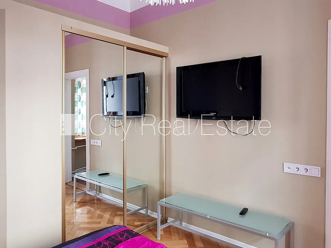 Fasādes māja, renovēta māja, ir lifts, kāpņu telpa pēc kapitālā remonta, viena istaba — bilde 3