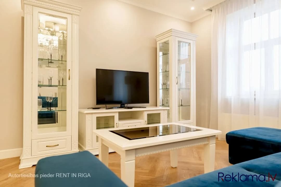 Piedāvājam ekskluzīvus, mēbelētus trīs istabu apartamentus Rīgas centrā, jaunā — bilde 4