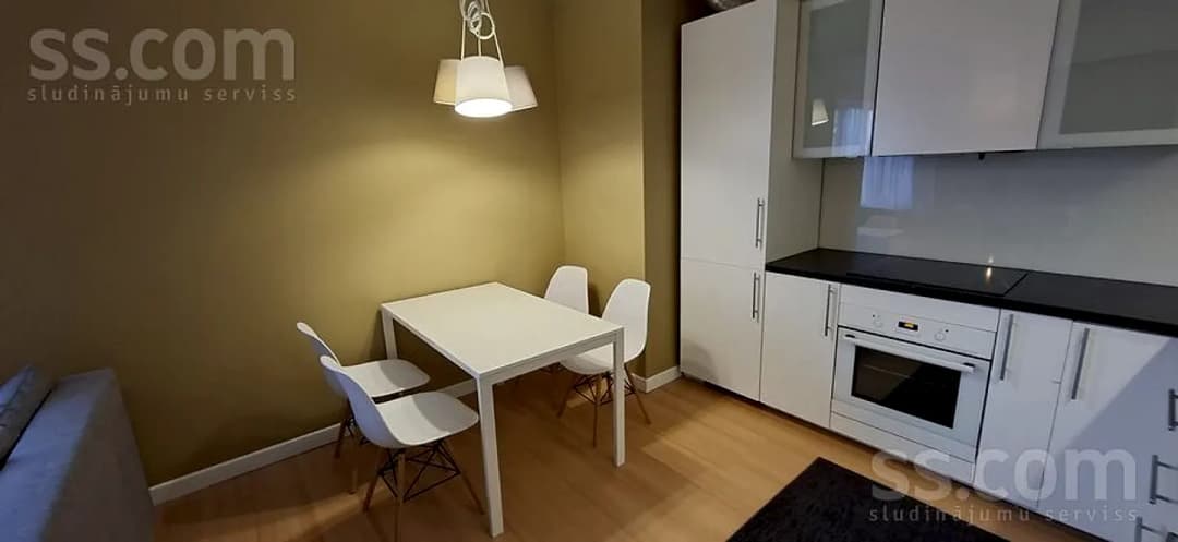 Divistabu dzīvoklis — Stirnu 1