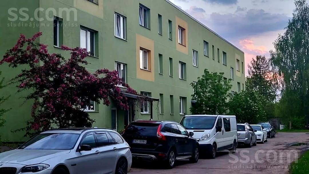 Trīsistabu dzīvoklis — Ošu 7