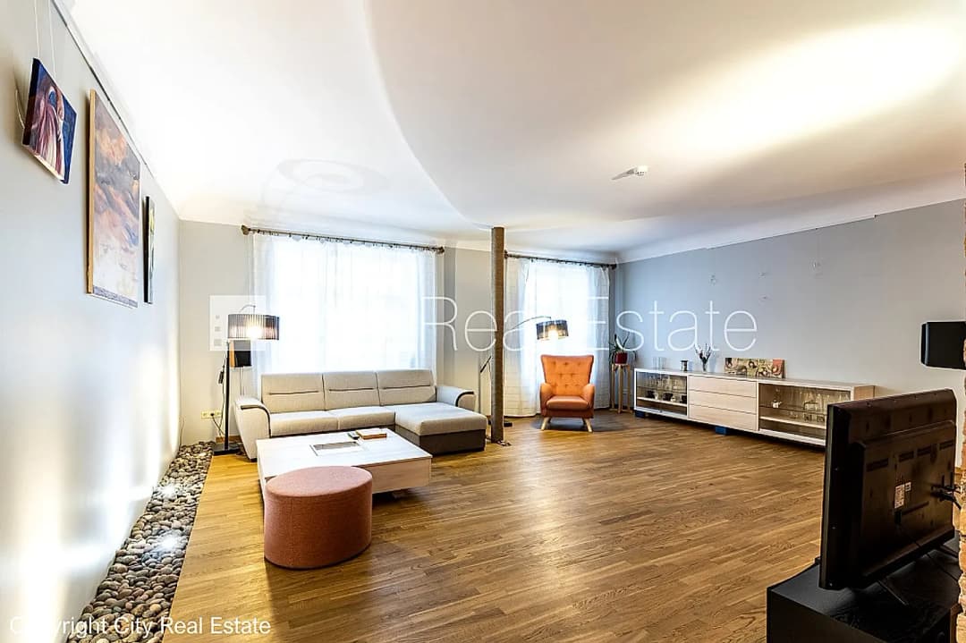Renovēta māja, apsaimniekošanas maksa mēnesī 100 EUR, labiekārtots apzaļumots pagalms, — bilde 4
