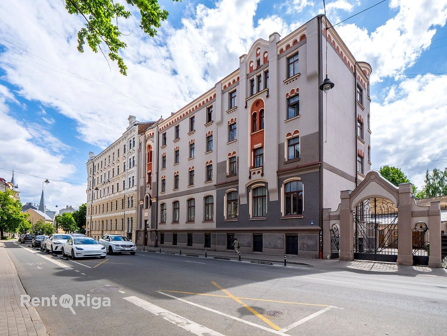 Lāčplēša 60, Centrs