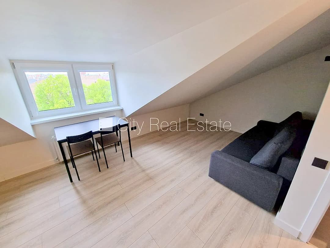 Fasādes māja, renovēta māja, slēgts pagalms, ieeja no ielas, mansards, ir lifts, kāpņu telpa — bilde 2