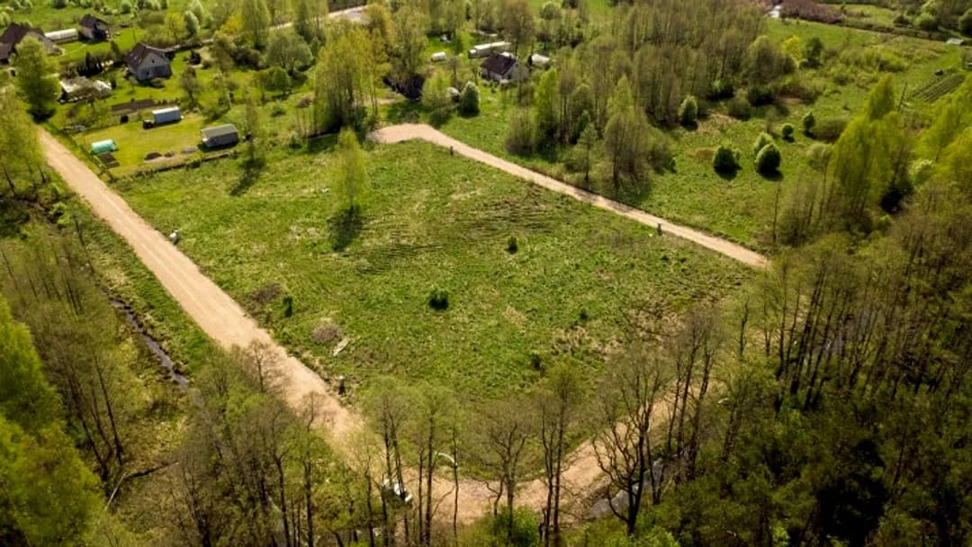 Zemes gabals Trīsciemā - savrupmāju apbūves teritorija (DzS1). Atļautie izmantošanas veidi: — bilde 2