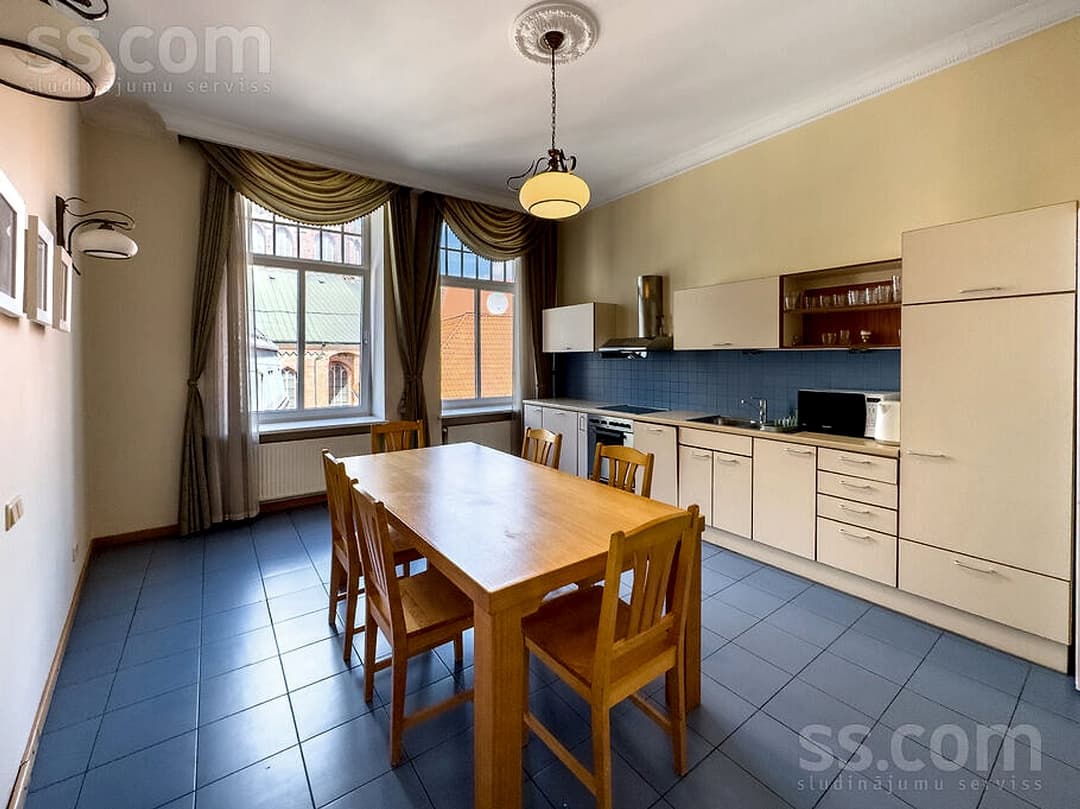 5 istabu dzīvoklis — Grēcinieku 8 — bilde 3