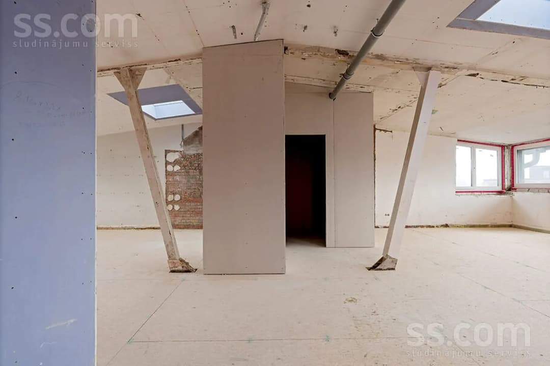 Trīsistabu dzīvoklis — Pulkv. Brieža 15