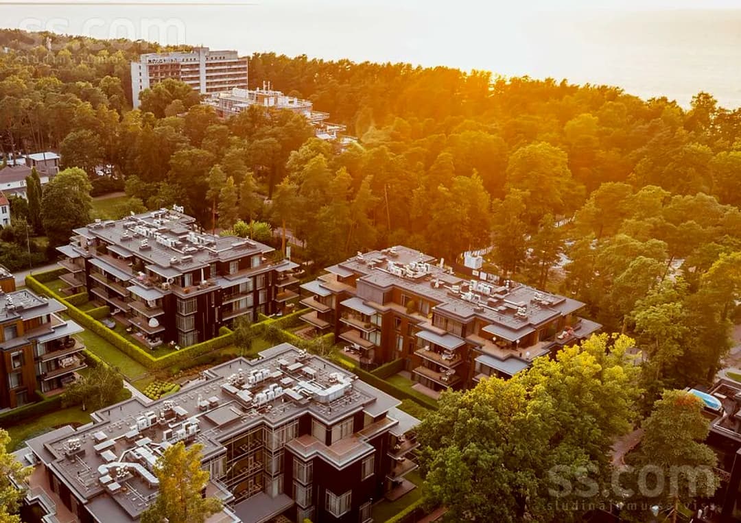 4 istabu dzīvoklis — Dzintaru prospekts 28