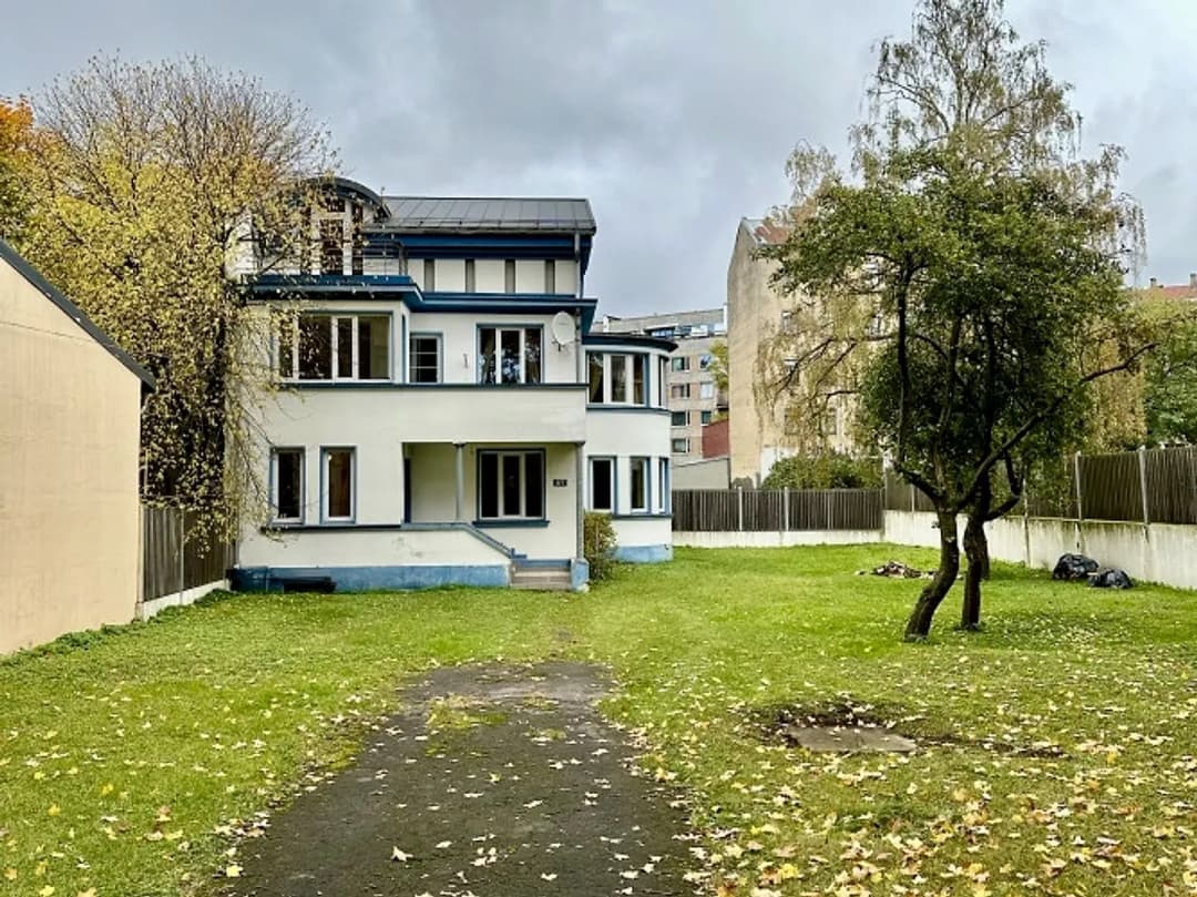 Pārdod mājīgu un gatavu apdzīvošanai privātmāju Rīgas centrā! Šī ir māja, kur satiekas — bilde 2