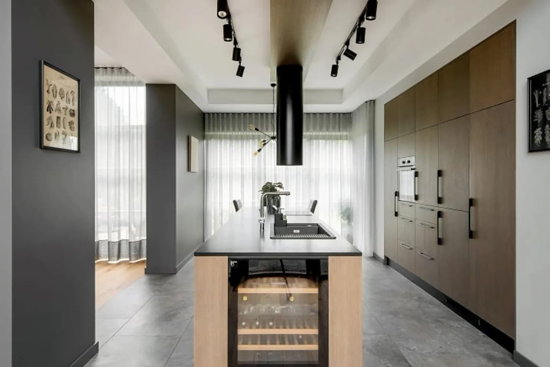 Brīnišķīga pērle Lielupes krastā! Īpšuma sastāvā ir moderna un eleganta dzīvojamā — vēl bildes