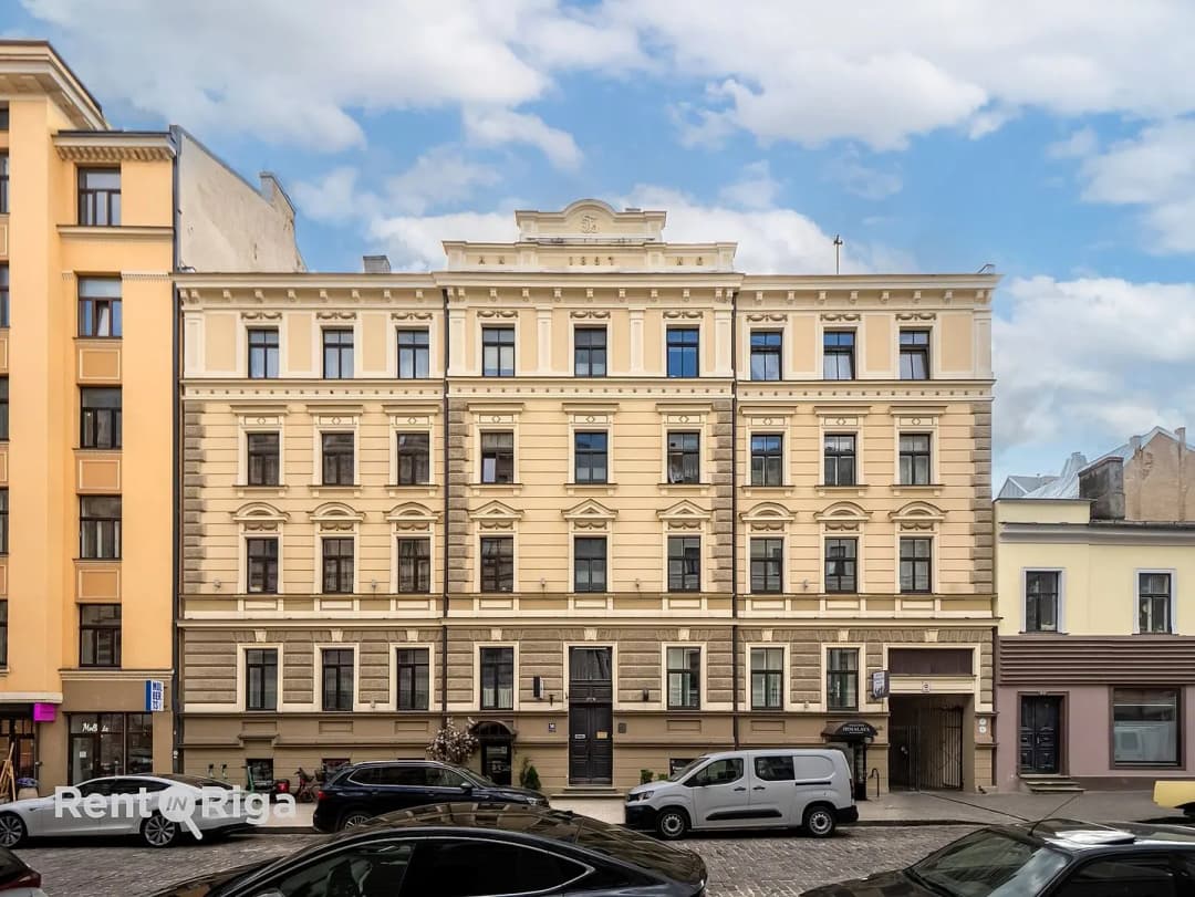 Blaumaņa 14, Centrs