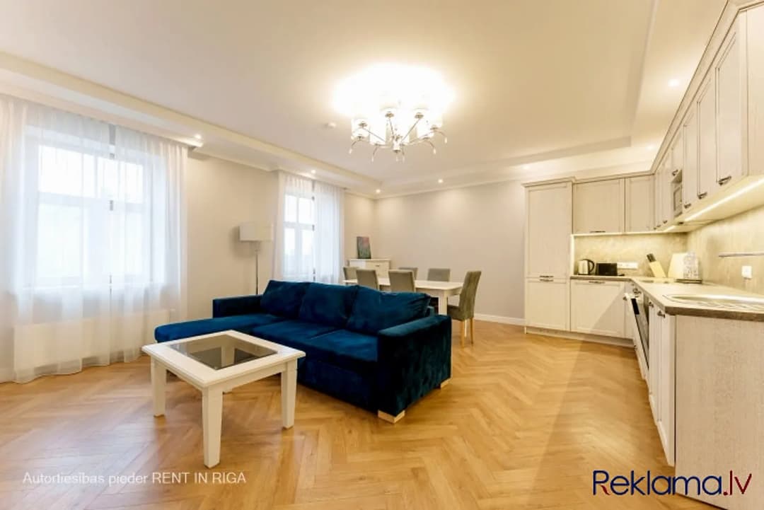 Piedāvājam ekskluzīvus, mēbelētus trīs istabu apartamentus Rīgas centrā, jaunā — bilde 2