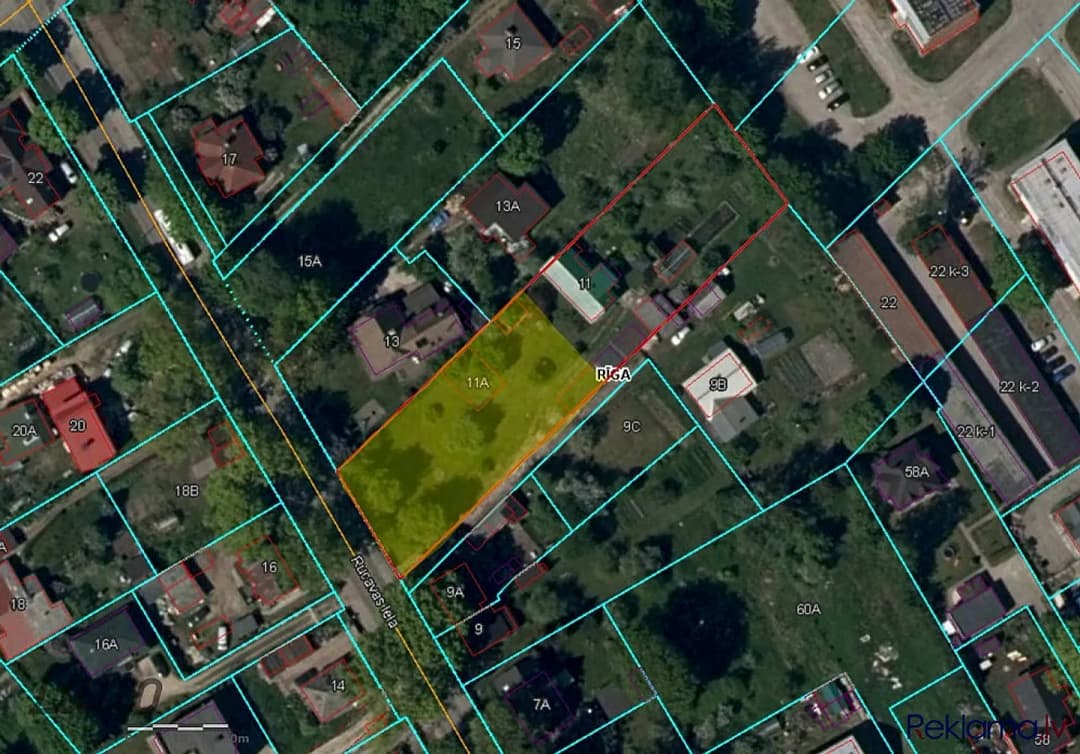 Pārdod 1/2 domājamo daļu no zemesgabala Pleskodālē, ir uzsākta zemesgabala sadalīšana un
