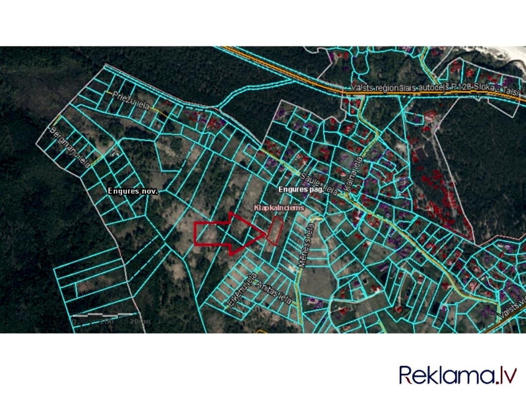 Zeme Klapkalnciemā - vienģimenes dzīvojamo māju apbūve. Līdz jūrai ~1 km. Ir tehniskie