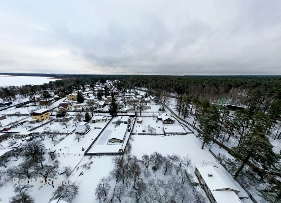 Piedāvājumā ir skaists, taisnstūrveida zemes gabals vienā no patīkamākajiem privātmāju — bilde 2