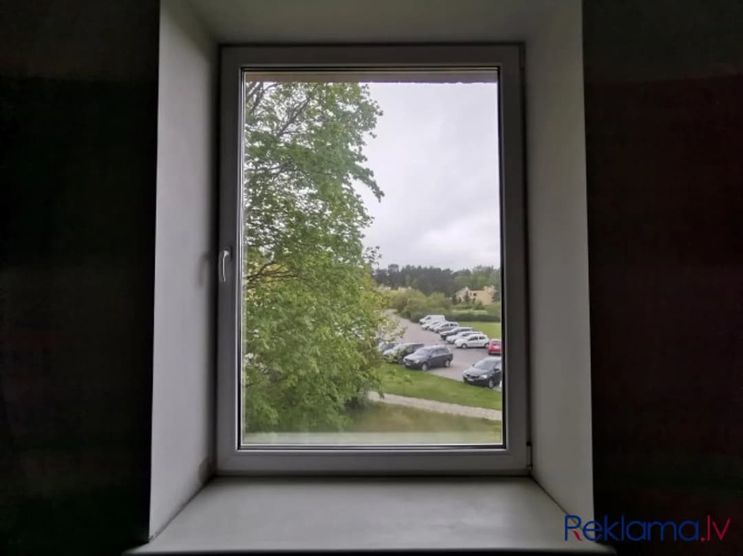Biroja telpa vēsturiskajā Rīgas Kinostudijas ēkā. Regulāras formas telpa ēkas 2. stāvā. — bilde 2