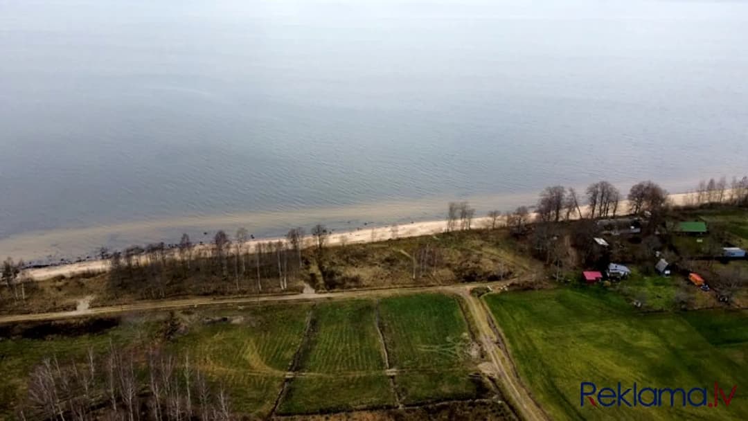 Piedāvājumā 3.24 ha liels zemes gabals Vidzemes jūrmalā 300 m no jūras. Īpašums atrodas — vēl bildes