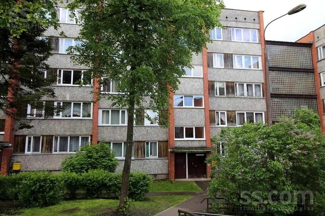Divistabu dzīvoklis — Raiņa 9