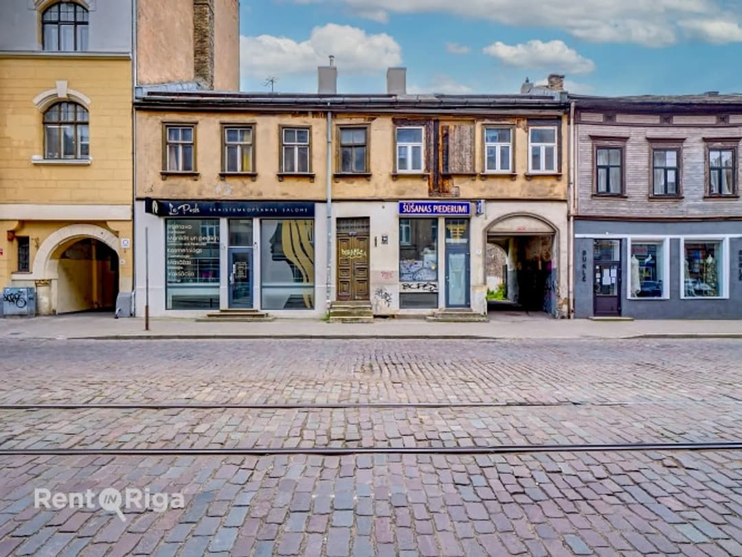 Tiek piedāvāts iegādei īpašums Rīgas Centra rajonā, vienā no pilsētas aktīvākajām — vēl bildes